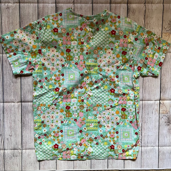 ▪️Spring Scrub Top▪️ - Picture 4 of 5